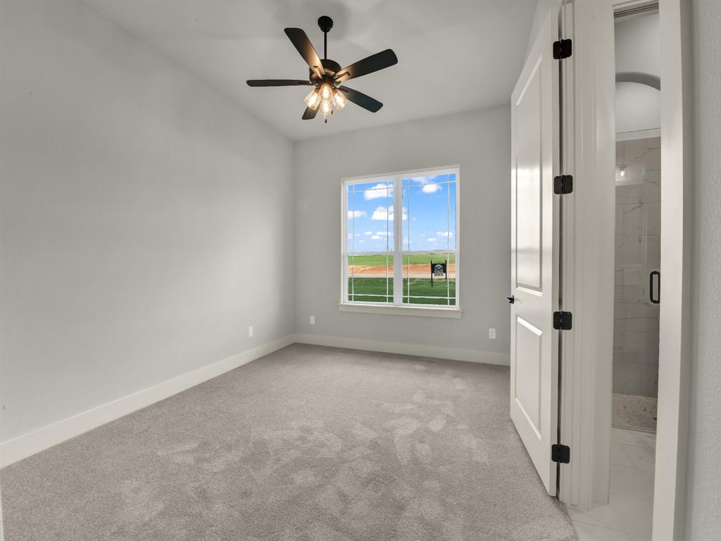 313 Wrangler Court Weatherford, TX 76088 - Photo 31 of 40 an empty room with windows and fan
