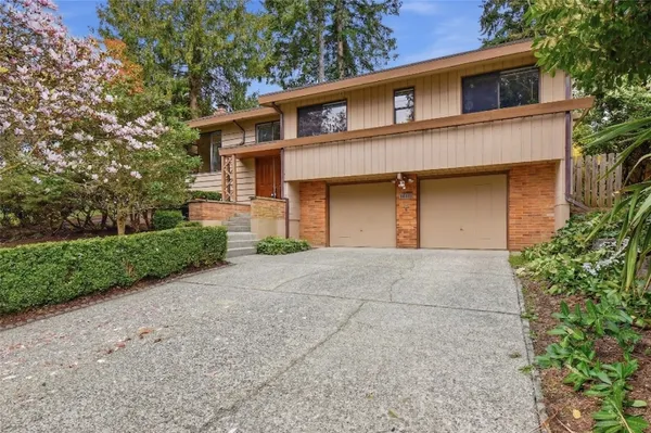 $3,800 | 16020 Lake Hills Boulevard, Bellevue, WA 98008