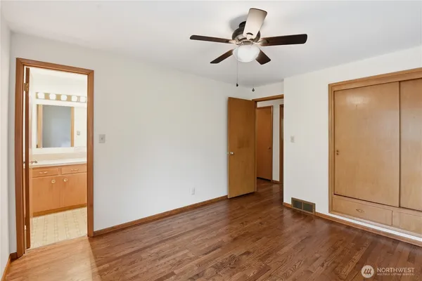 $3,800 | 16020 Lake Hills Boulevard, Bellevue, WA 98008