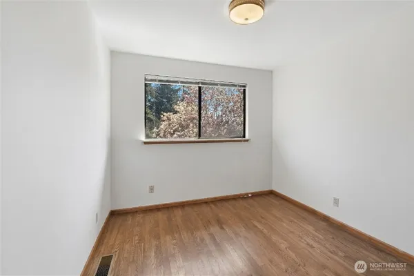 $3,800 | 16020 Lake Hills Boulevard, Bellevue, WA 98008