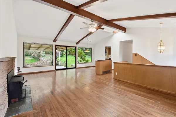 $3,800 | 16020 Lake Hills Boulevard, Bellevue, WA 98008