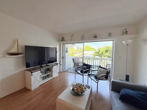 $2,000 | 470 Paradise Isle Boulevard, Unit 204, Hallandale Beach, FL 33009