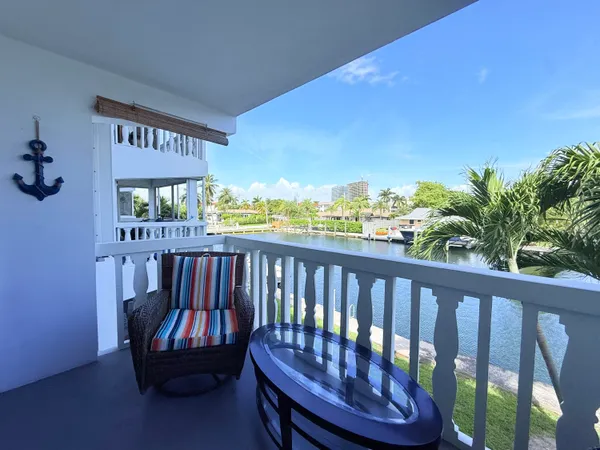 $2,000 | 470 Paradise Isle Boulevard, Unit 204, Hallandale Beach, FL 33009
