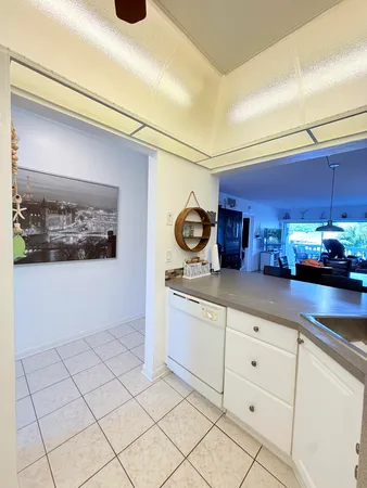 $2,000 | 470 Paradise Isle Boulevard, Unit 204, Hallandale Beach, FL 33009