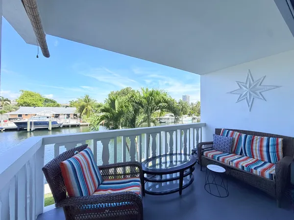 $2,000 | 470 Paradise Isle Boulevard, Unit 204, Hallandale Beach, FL 33009