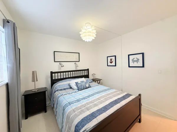 $2,000 | 470 Paradise Isle Boulevard, Unit 204, Hallandale Beach, FL 33009