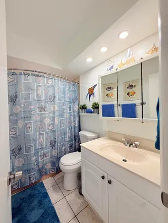$2,000 | 470 Paradise Isle Boulevard, Unit 204, Hallandale Beach, FL 33009