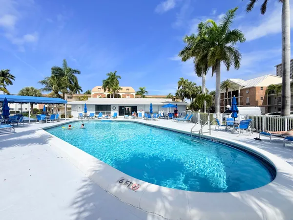 $2,000 | 470 Paradise Isle Boulevard, Unit 204, Hallandale Beach, FL 33009