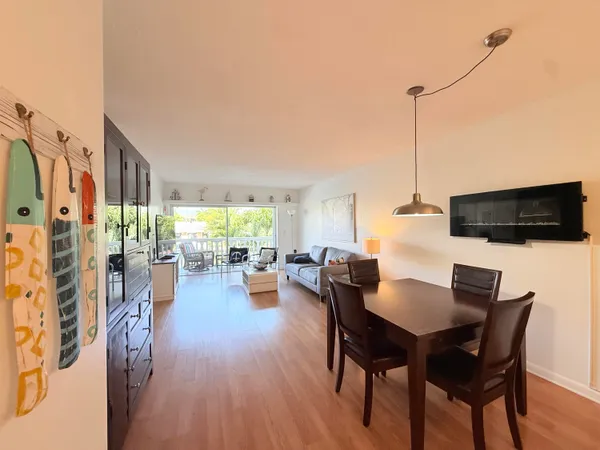 $2,000 | 470 Paradise Isle Boulevard, Unit 204, Hallandale Beach, FL 33009