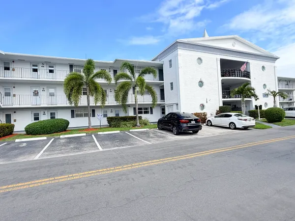 $2,000 | 470 Paradise Isle Boulevard, Unit 204, Hallandale Beach, FL 33009
