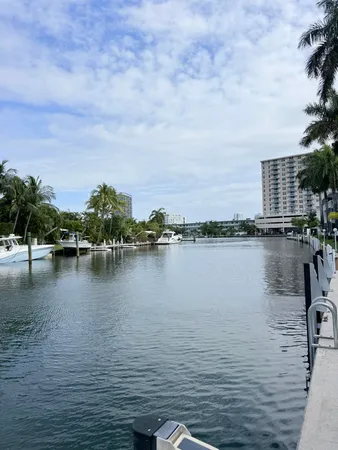 $2,000 | 470 Paradise Isle Boulevard, Unit 204, Hallandale Beach, FL 33009