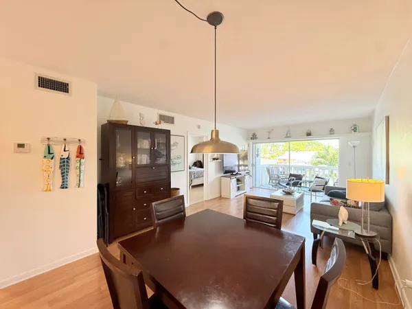 $2,000 | 470 Paradise Isle Boulevard, Unit 204, Hallandale Beach, FL 33009