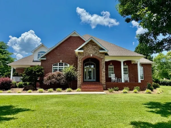 $734,900 | 323 Ridgecrest Drive, Winchester, TN 37398