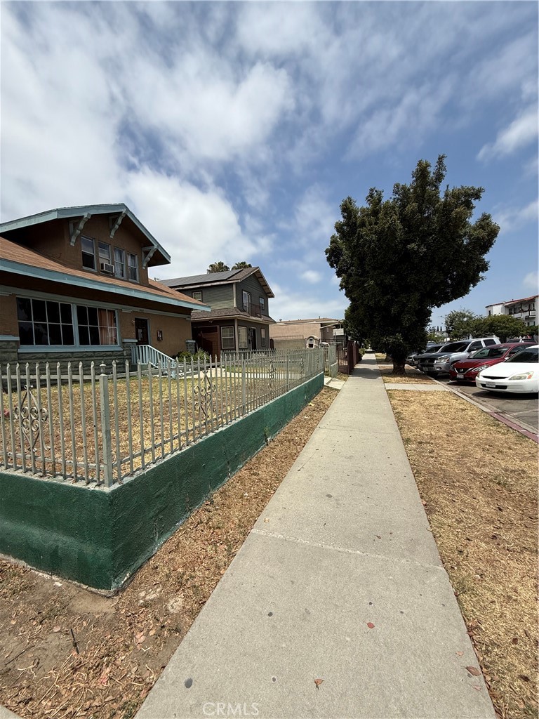 1403 Elm Avenue Long Beach, CA 90813 - Photo 1 of 13