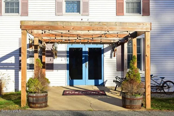 $3,200 | 139 Main Street, Sheffield, MA 01257