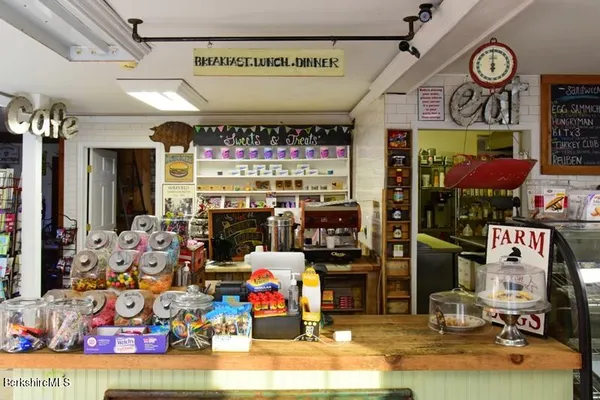 $3,200 | 139 Main Street, Sheffield, MA 01257