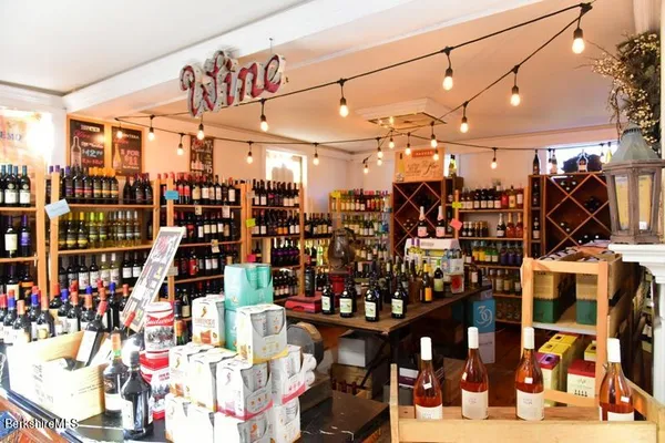 $3,200 | 139 Main Street, Sheffield, MA 01257