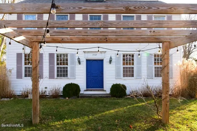 $3,200 | 139 Main Street, Sheffield, MA 01257
