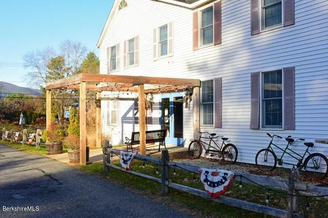 $3,200 | 139 Main Street, Sheffield, MA 01257
