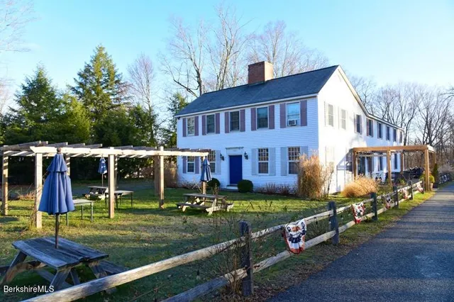$3,200 | 139 Main Street, Sheffield, MA 01257