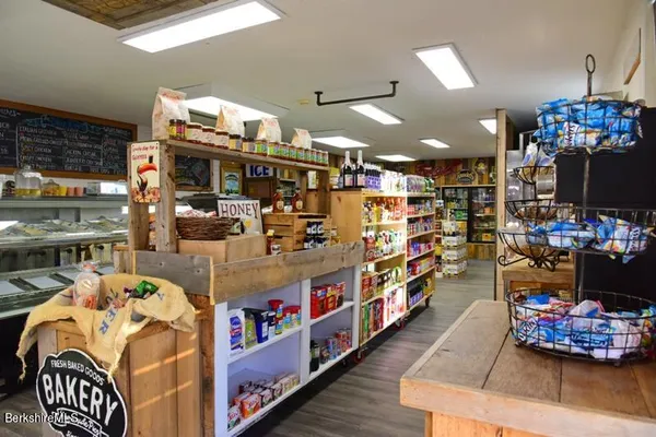 $3,200 | 139 Main Street, Sheffield, MA 01257