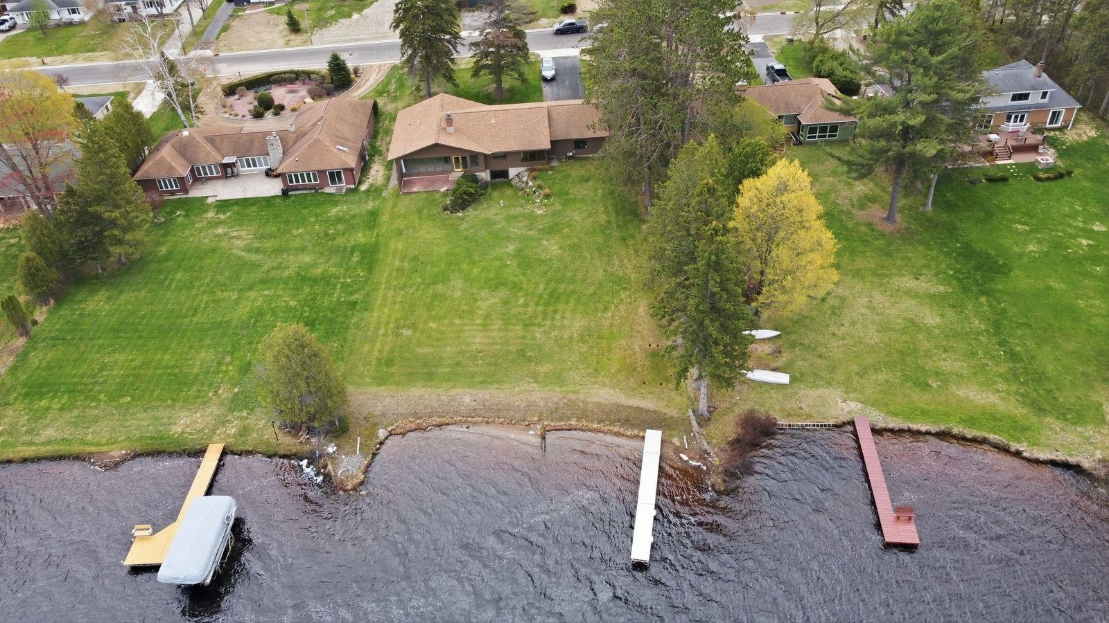 725 Lakeshore Drive Rhinelander, WI 54501 - Photo 5 of 40