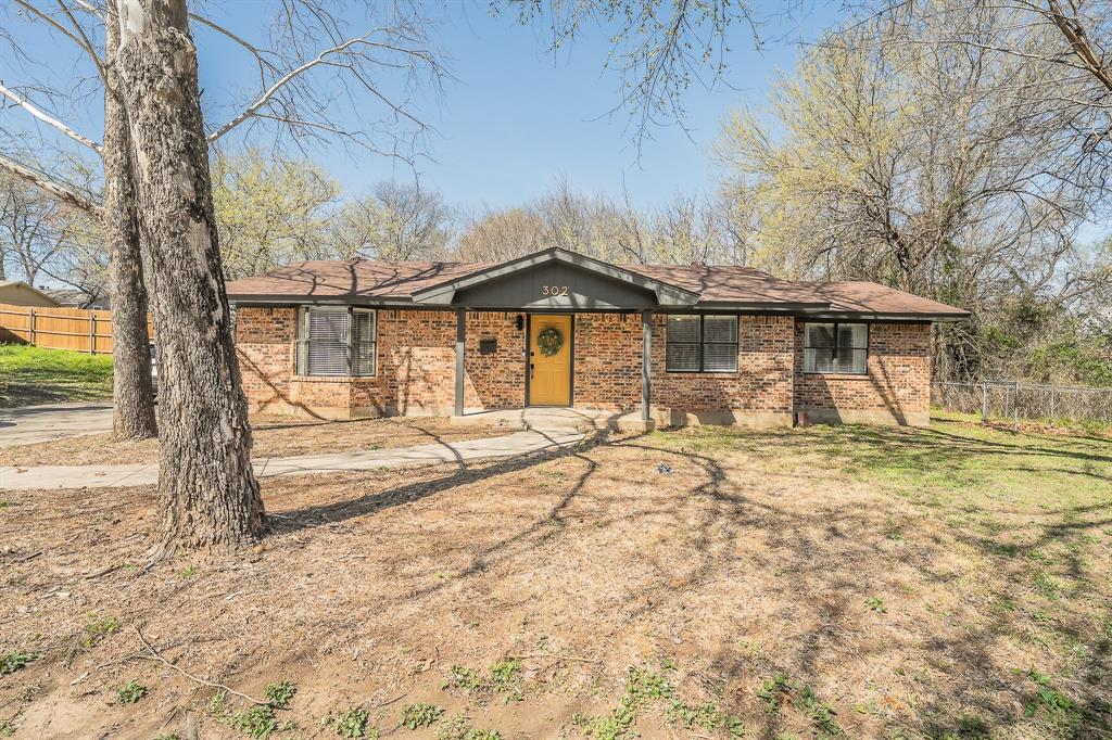 302 West Hale Avenue Decatur, TX 76234 - Photo 2 of 33