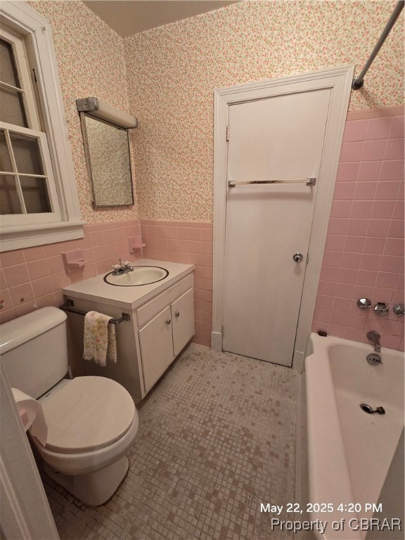 300 Irvington Road Kilmarnock, VA 22482 - Photo 27 of 48 Guest Bathroom