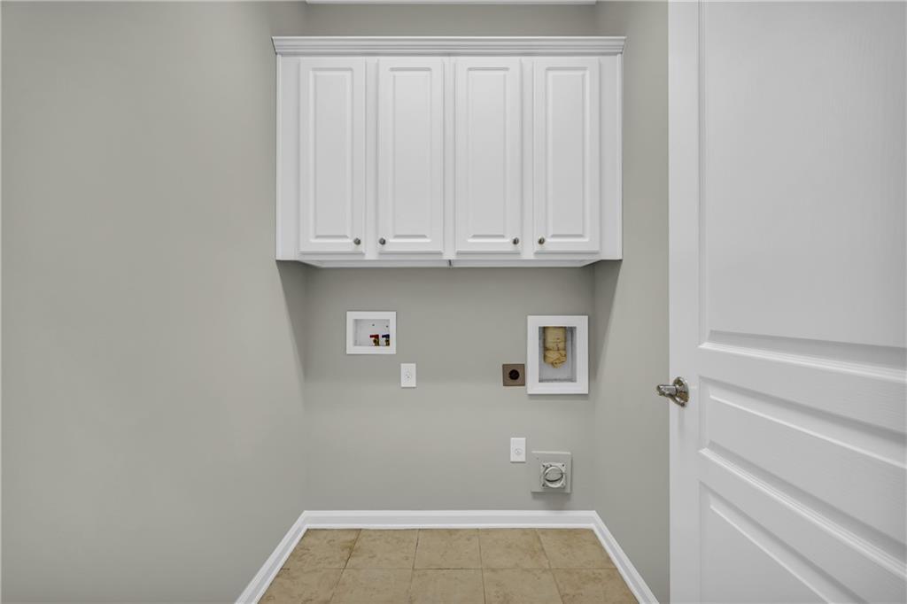 6116 Longleaf Drive Hoschton, GA 30548 - Photo 23 of 46 a view of walk in closet