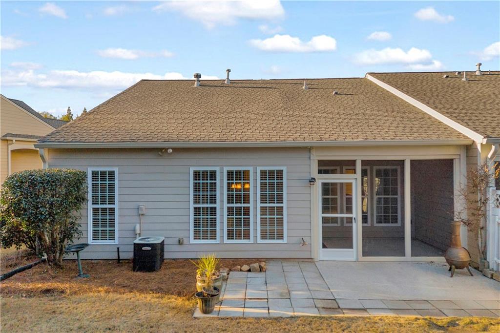 6116 Longleaf Drive Hoschton, GA 30548 - Photo 28 of 46 a front view of a house