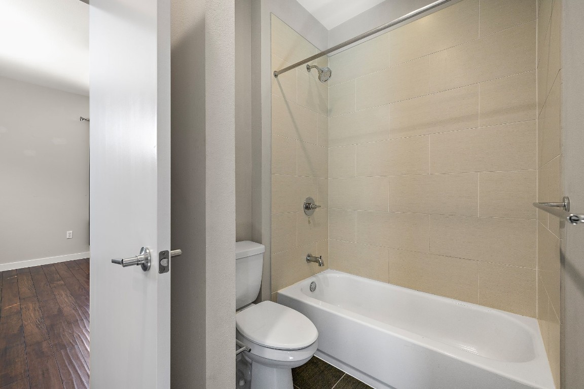 5616 South 1st Street, Unit 31 Austin, TX 78745 - Photo 15 of 21 a bathroom with a sink a toilet and a bathtub