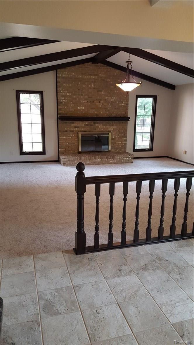 2958 Powderhorn Ridge Road Rochester, MI 48309 - Photo 6 of 13 Family room w/ vaulted ceiling/Fireplace/doorwall