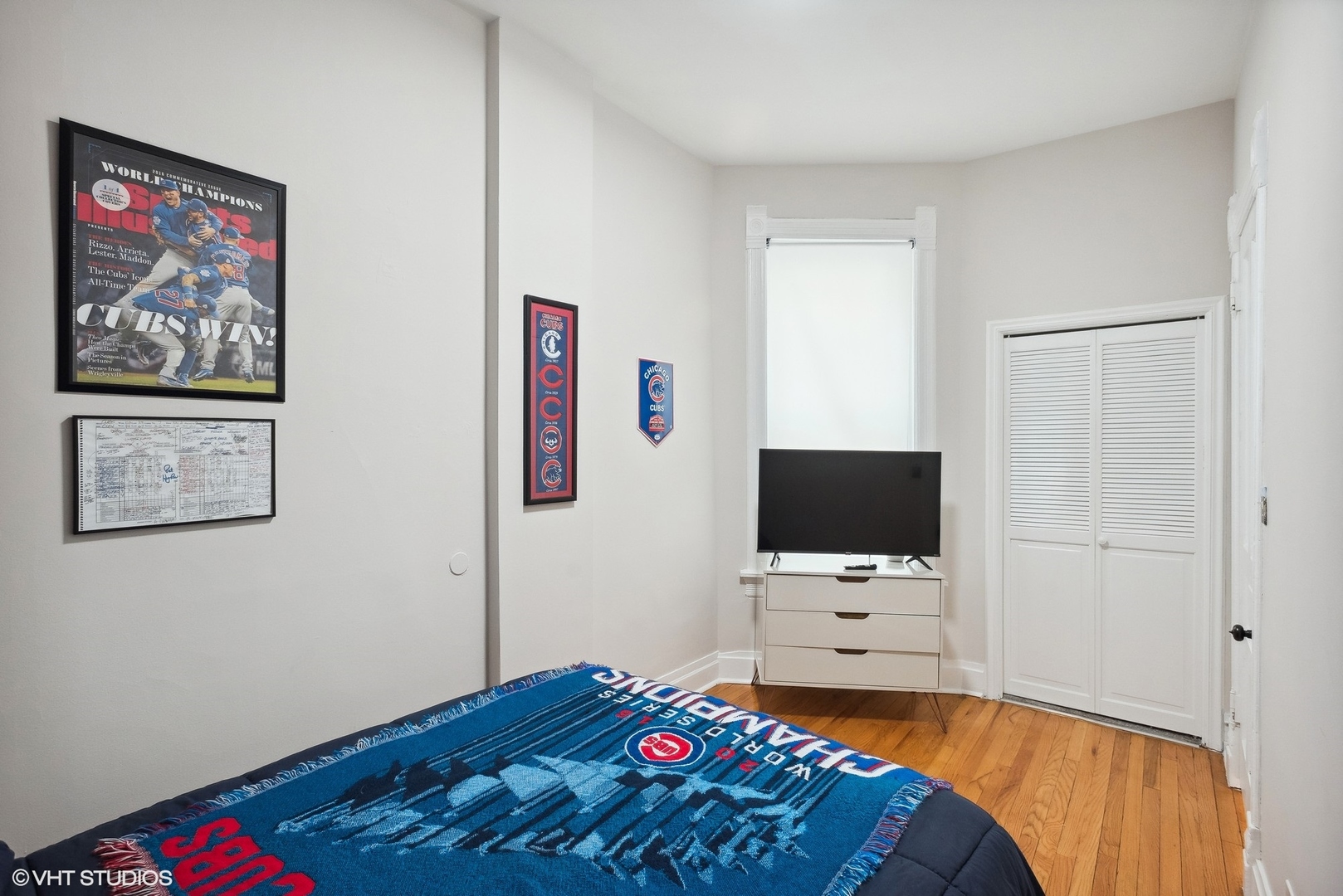 Undisclosed Address Chicago, IL 60657 - Photo 8 of 13 a living room with furniture and a flat screen tv