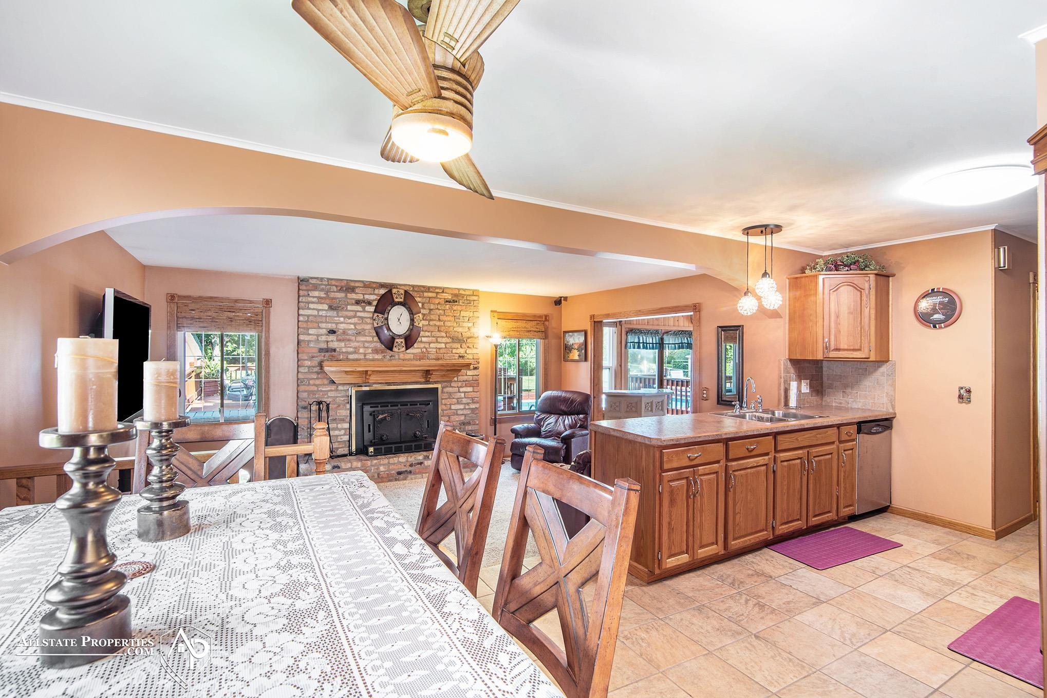 1031 Stonehenge Road Flint, MI 48532 - Photo 6 of 34 50088338-5.JPG