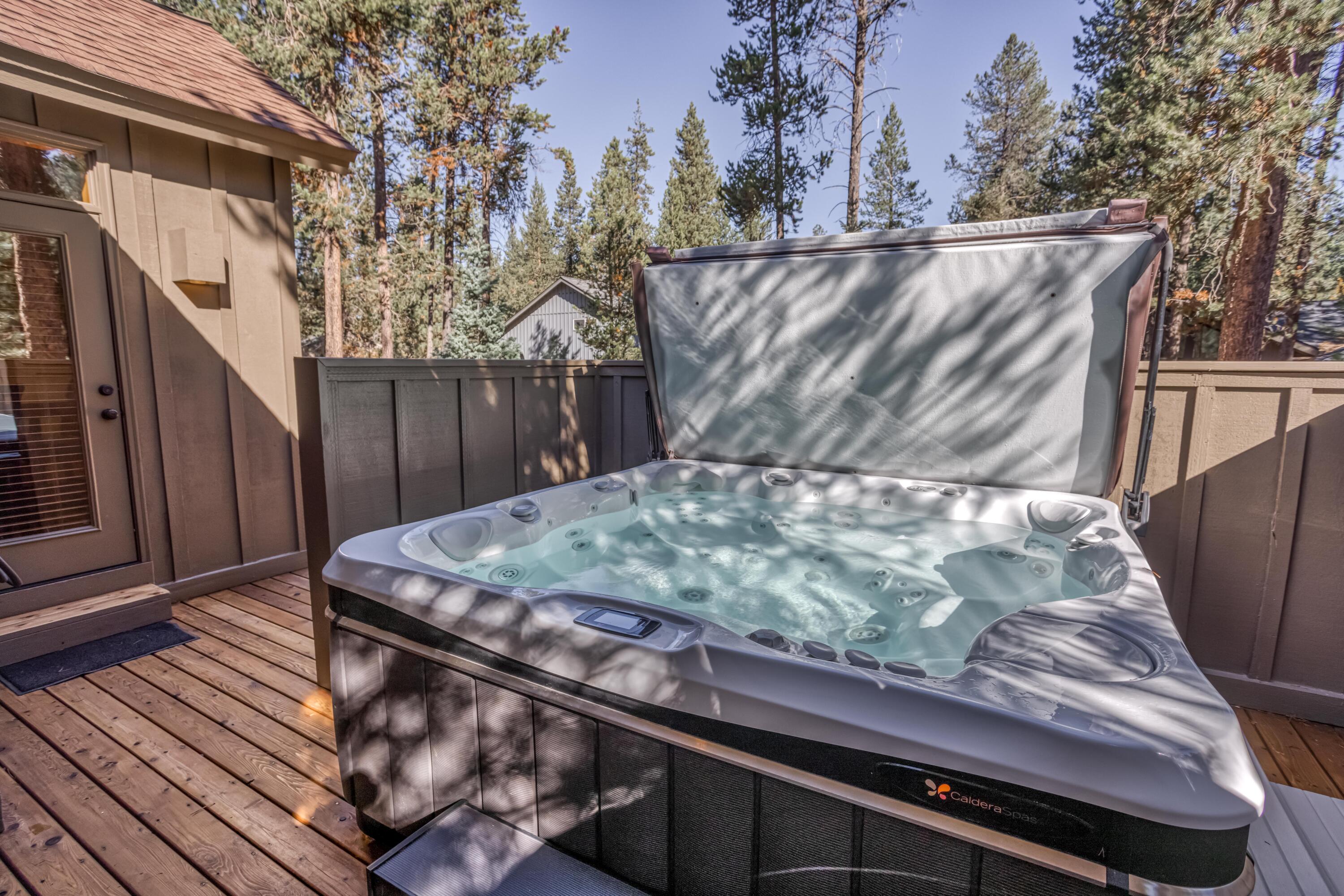 18160 Rager Mountain Lane Sunriver, OR 97707 - Photo 28 of 30 Hot tub
