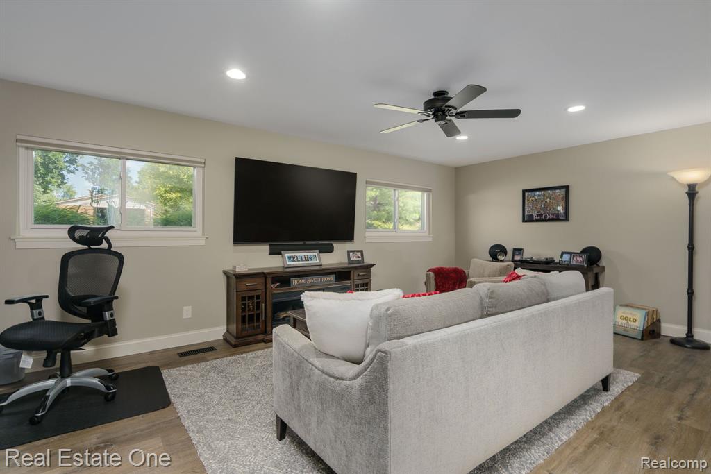 9545 Crown Ridge Road White Lake, MI 48386 - Photo 30 of 40 Gallery Image 30