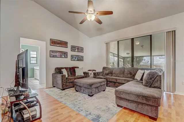 $440,000 | 10400 Hunters Trail Court, Orlando, FL 32817