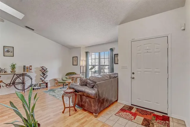 $440,000 | 10400 Hunters Trail Court, Orlando, FL 32817