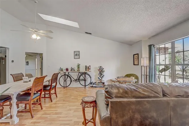 $440,000 | 10400 Hunters Trail Court, Orlando, FL 32817