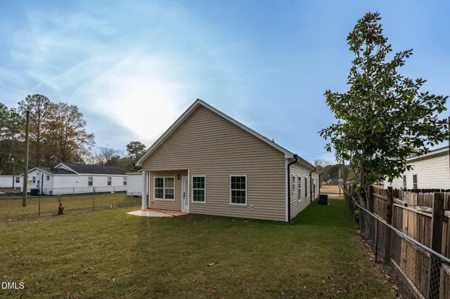 a view of a house with a backyard