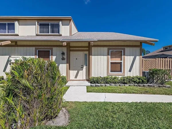 $349,000 | 211 Maplecrest Circle, Jupiter, FL 33458