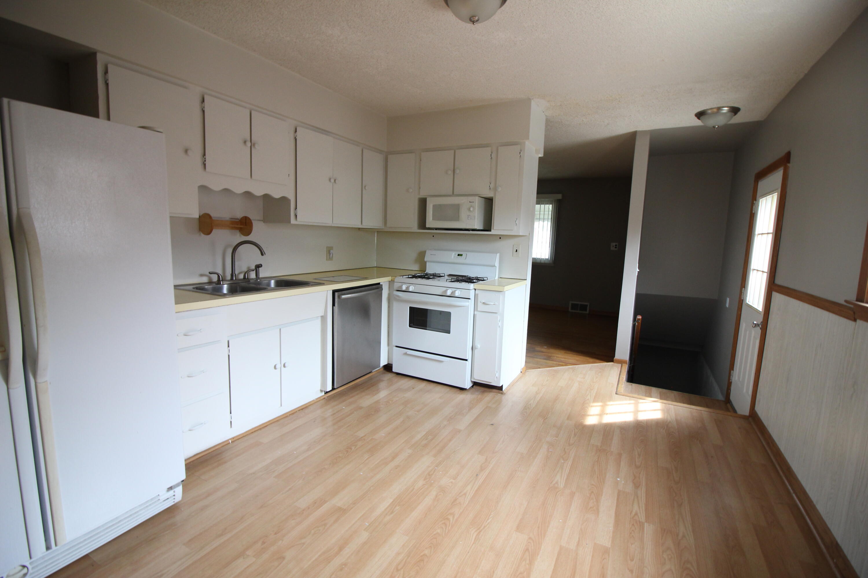 25652 Chernick Street Taylor, MI 48180 - Photo 14 of 16 IMG_8553