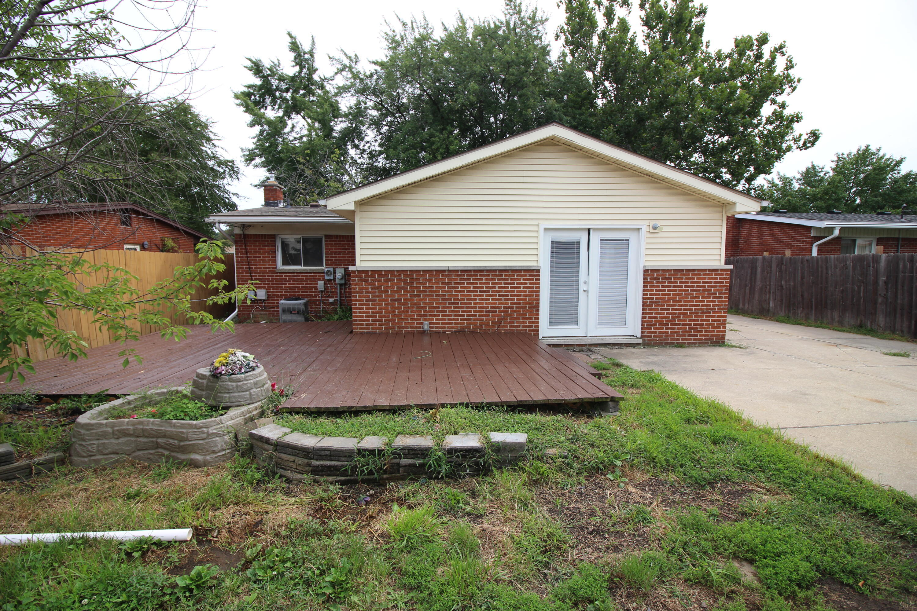 25652 Chernick Street Taylor, MI 48180 - Photo 3 of 16 IMG_8561