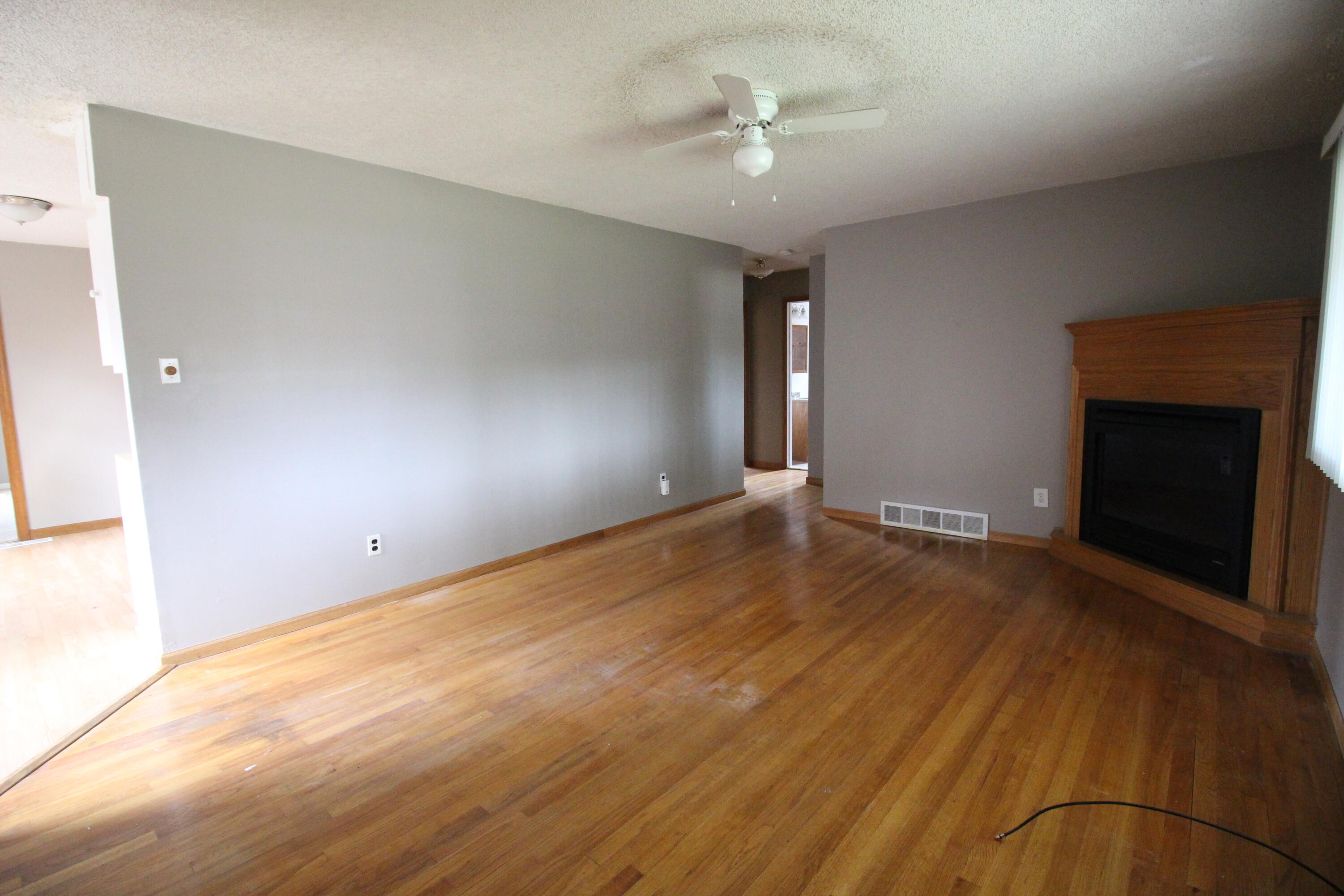 25652 Chernick Street Taylor, MI 48180 - Photo 4 of 16 IMG_8541