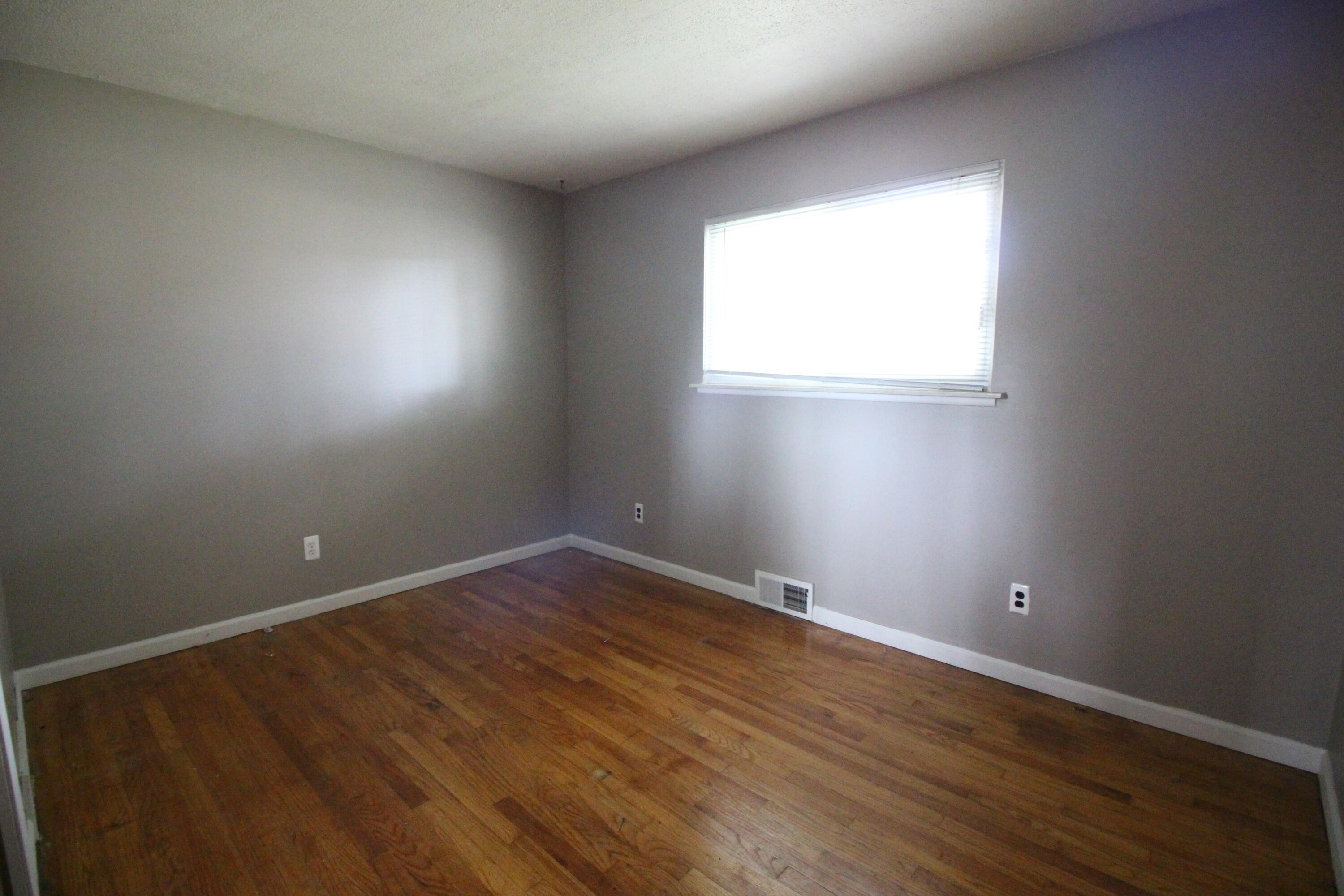 25652 Chernick Street Taylor, MI 48180 - Photo 6 of 16 IMG_8543