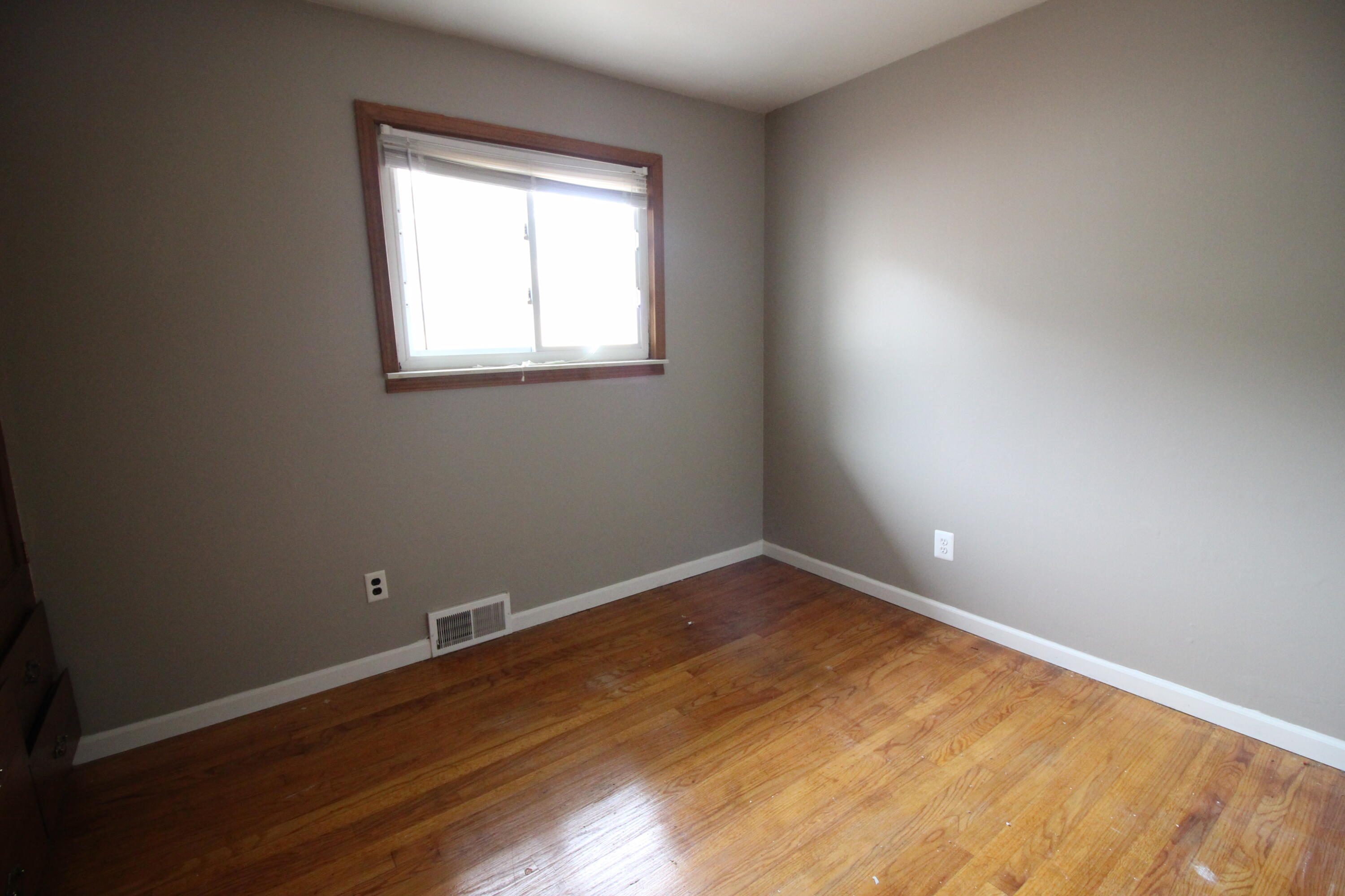 25652 Chernick Street Taylor, MI 48180 - Photo 7 of 16 IMG_8544