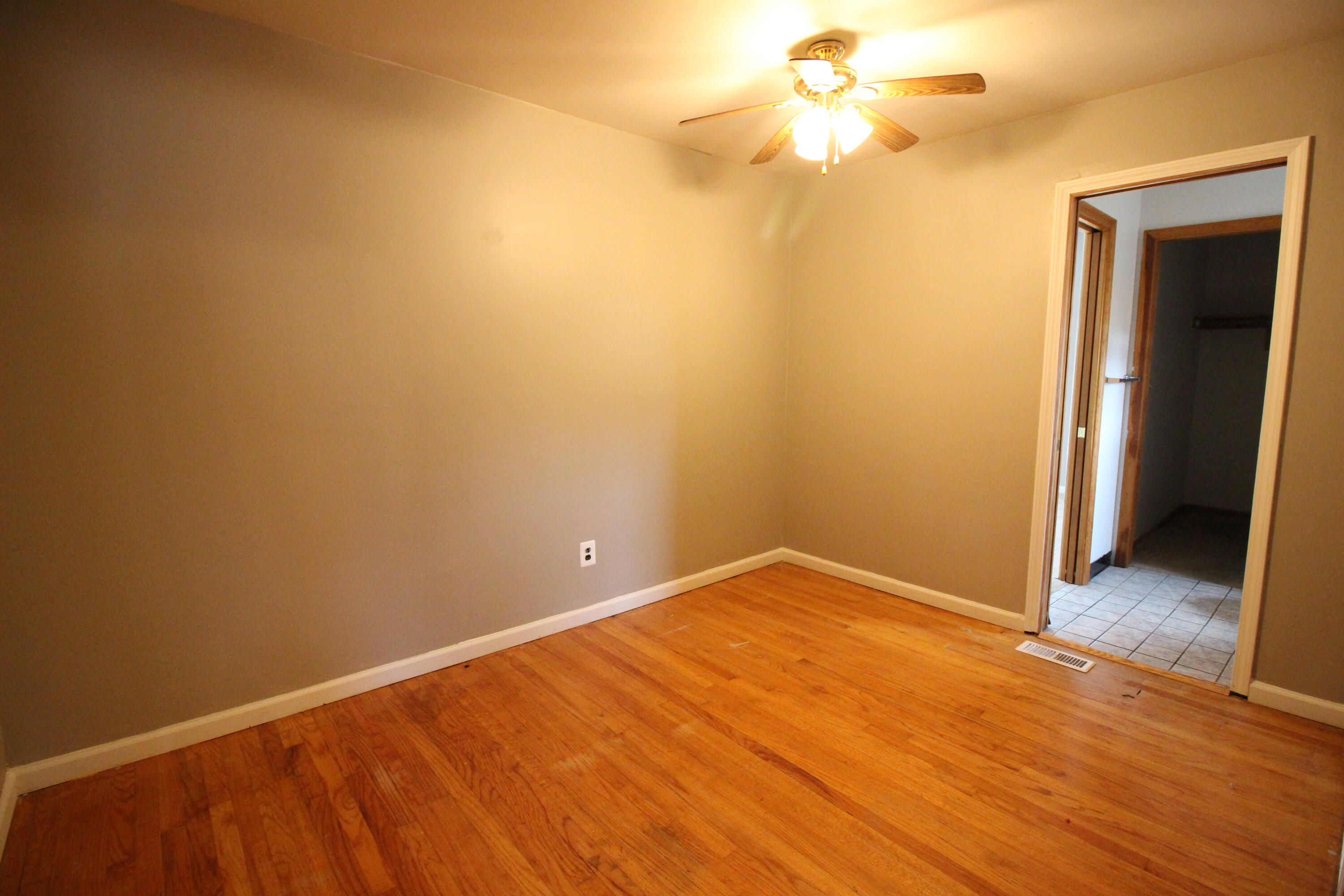 25652 Chernick Street Taylor, MI 48180 - Photo 10 of 16 IMG_8547