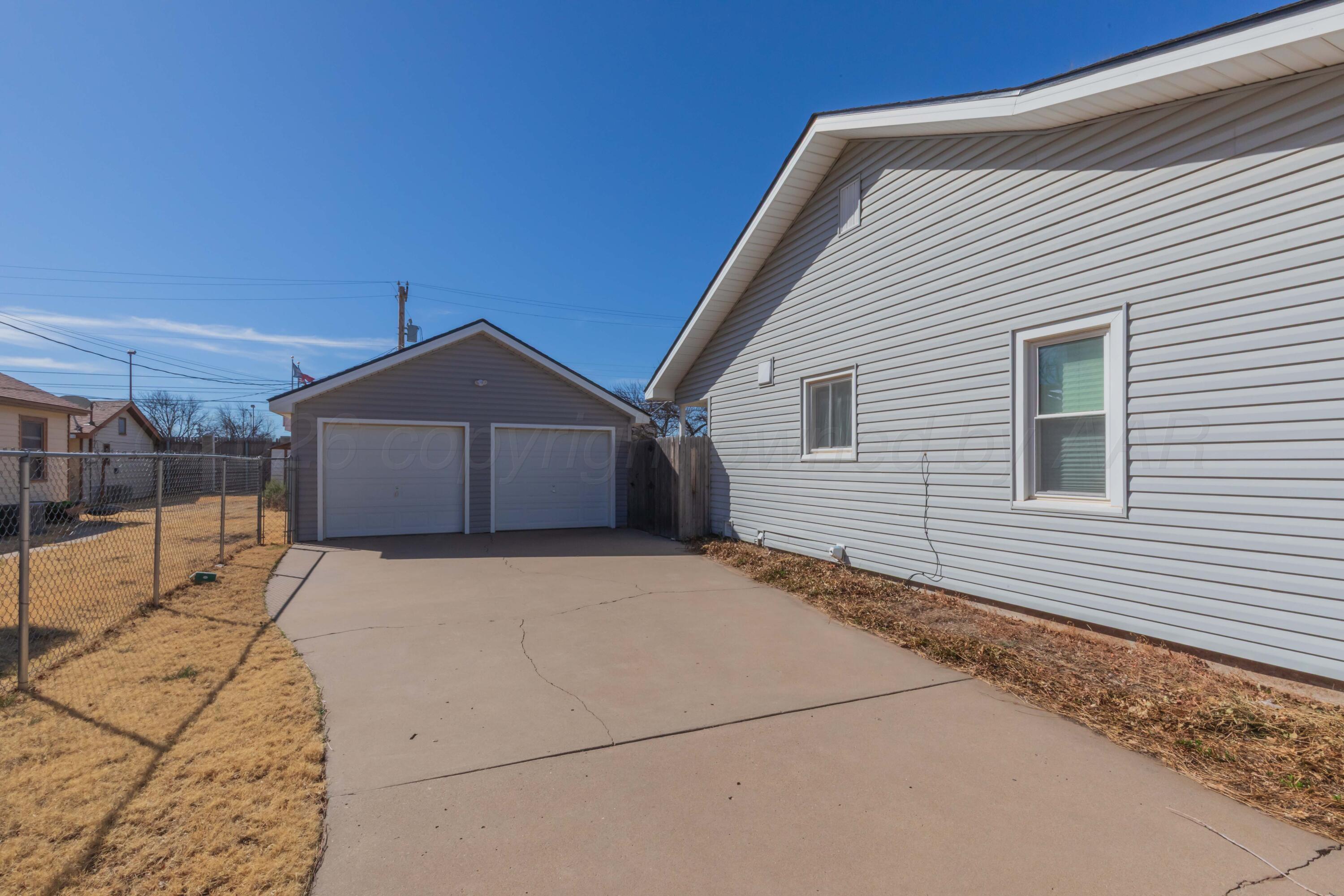 2106 3rd Avenue Canyon, TX 79015 - Photo 29 of 35 GARAGE
