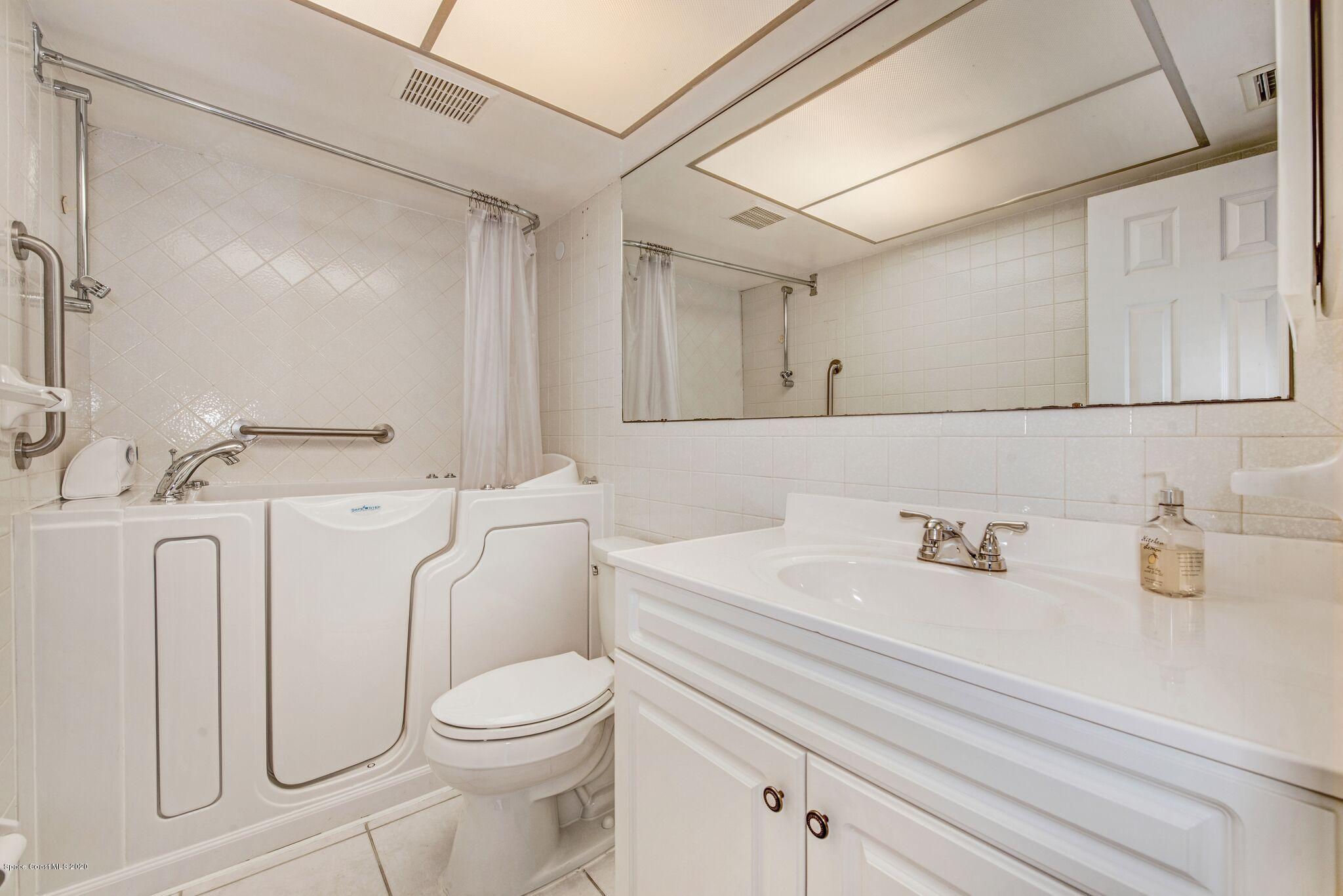 3602 Palomino Road Melbourne, FL 32934 - Photo 22 of 43 Guest Bath w/ Walk-in Tub