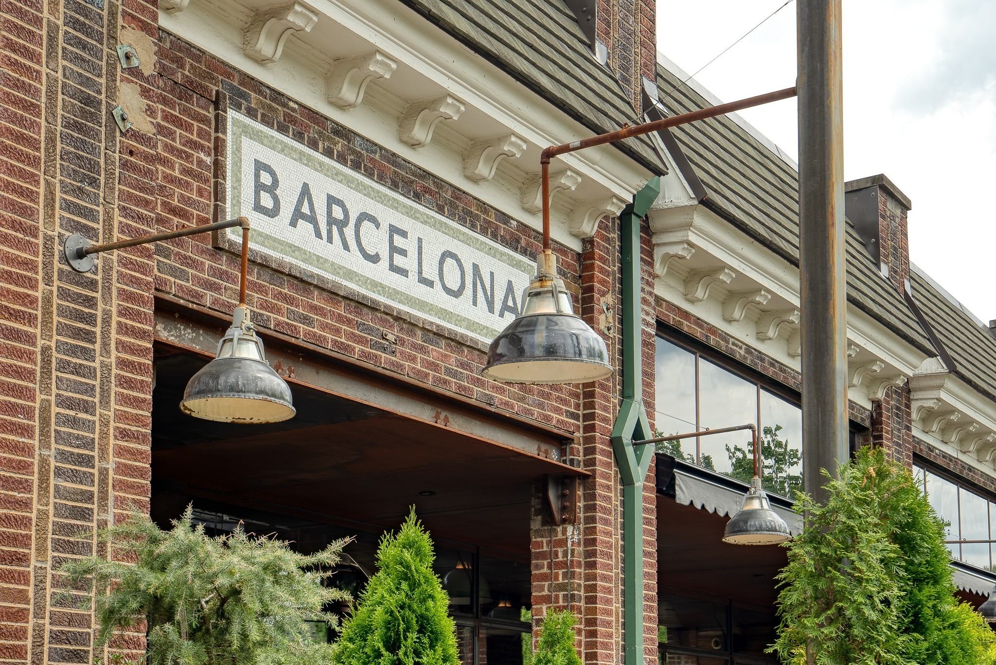 1025 Villa Place Nashville, TN 37212 - Photo 35 of 37 a street sign on a pole on a street